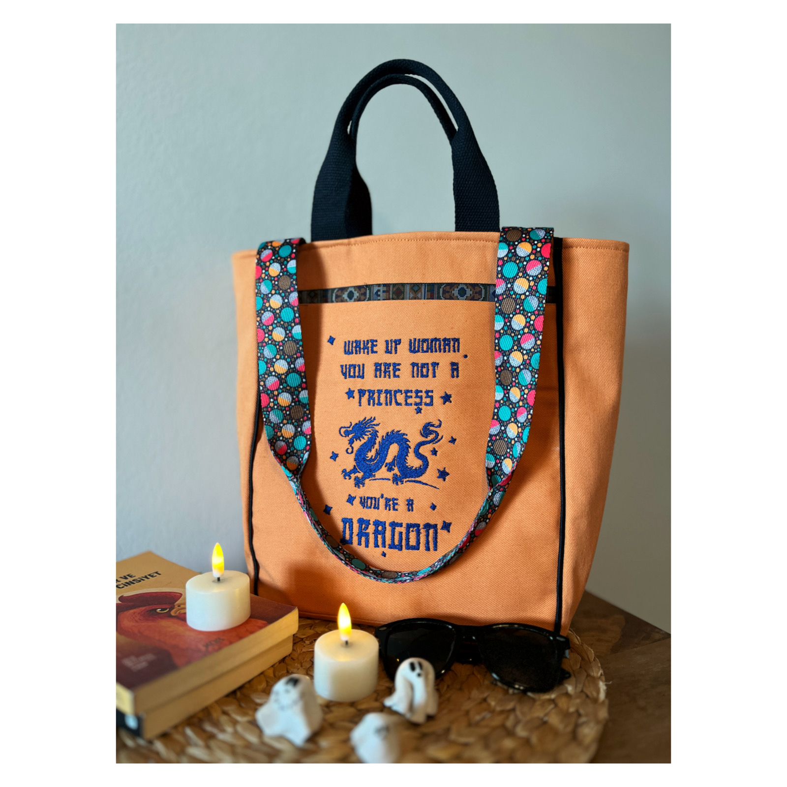 Dragon- gyank nakışlı çanta-3 Wake up woman sloganlı, turuncu kumaş üzerine nakışlı kumaş çanta